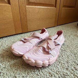 Pink Women’s Barefoot Water Shoes size 42 (U.S. 10,5)